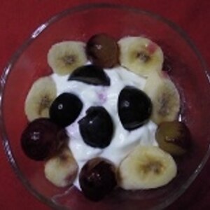 冷凍フルーツと甘納豆でヨーグルト♪（冷凍バナナ他）